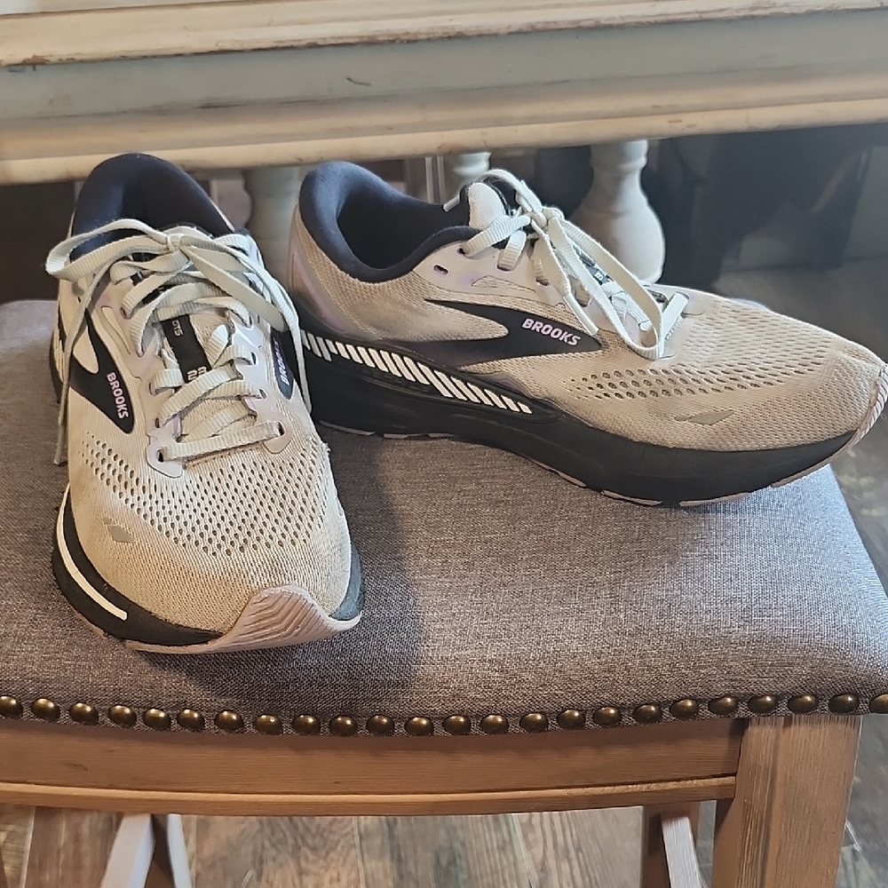 Brooks Women's Athletic Shoes - Cream and Black